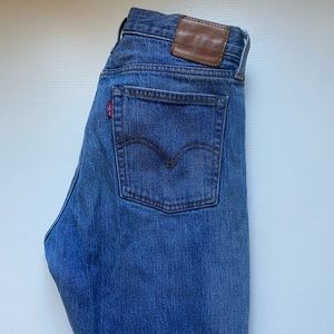 Levi’s Aritzia exclusive wedgie